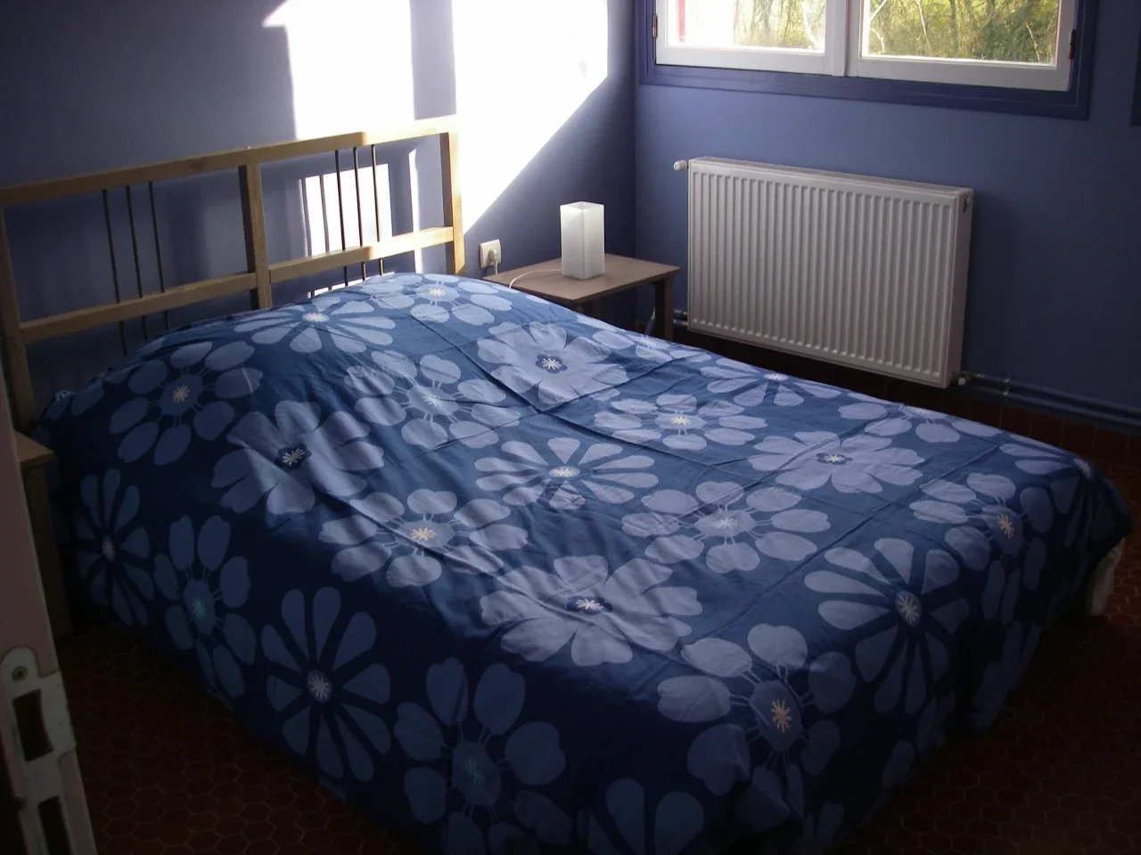 Une chambre double aux tons bleus